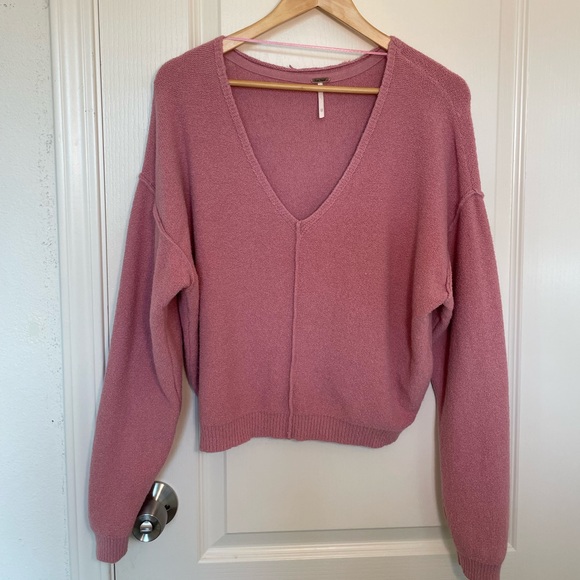 Free People Women’s Pink V-Neck Oversized Sweater - Picture 3 of 7
